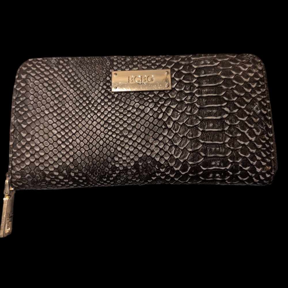 BCBG Paris wallet - Picture 3 of 9